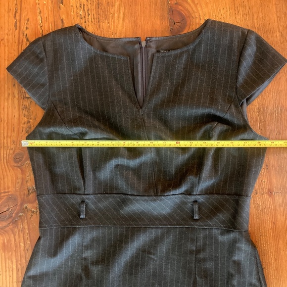 Tahari ASL Charcoal Pinstripe Wool Blend Sheath Dress Size 10 with Belt Loops - Picture 11 of 12